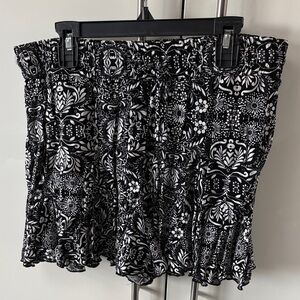 Zara Black and White Smocked Waist Women's Shorts L
